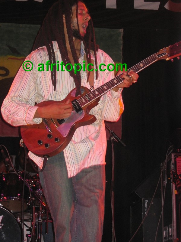 ../Images/AfricaFestival-27-28May05 165.jpg